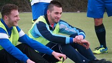 Michael Lüftner (vpravo) při vánočním fotbálku Slovanu Chabařovice, jehož je... Michael Lüftner (vpravo) při vánočním fotbálku Slovanu Chabařovice, jehož je...