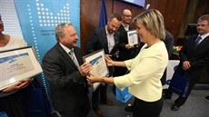Jindřich Fadrhonc na snímku z června min ulého roku přebírá cenu za... Jindřich Fadrhonc na snímku z června min ulého roku přebírá cenu za...