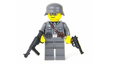 Figurky nmeckých voják z druhé svtové války ve stylu Lego nabízí internetový...