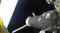 Náklaák Progreess MS-06 jet pipojený ke stanici ISS.