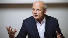 Michal Horáček. Sázkař, hráč, dělník, novinář, podnikatel, textař, producent,... Michal Horáček. Sázkař, hráč, dělník, novinář, podnikatel, textař, producent,...