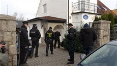 Spory mezi Josefem Rychtářem a jeho bývalou ženou Darinou Novou ve vile Helenka... Spory mezi Josefem Rychtářem a jeho bývalou ženou Darinou Novou ve vile Helenka...