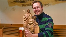 Roman Galek přinesl do českobudějovických Masných krámů basreliéf Svaté rodiny.... Roman Galek přinesl do českobudějovických Masných krámů basreliéf Svaté rodiny....