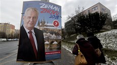 Znovuzvolení prezidenta Miloše Zemana propagují po Praze nové plakáty. Tento je... Znovuzvolení prezidenta Miloše Zemana propagují po Praze nové plakáty. Tento je...