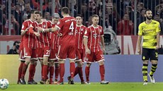 Fotbalisté Bayernu Mnichov slaví gól Thomase Müllera proti Dortmundu. Fotbalisté Bayernu Mnichov slaví gól Thomase Müllera proti Dortmundu.