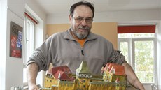 Olomoučan Jiří Struž svůj první papírový model postavil v deseti letech, dnes... Olomoučan Jiří Struž svůj první papírový model postavil v deseti letech, dnes...