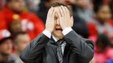 Scott Brooks se při sledování svých washingtonských svěřenců v Atlantě chytá za... Scott Brooks se při sledování svých washingtonských svěřenců v Atlantě chytá za...