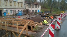 Záběr z nedávných prací na mostě na Tyršově stezce v Jablonci. Záběr z nedávných prací na mostě na Tyršově stezce v Jablonci.