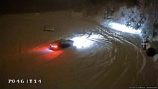 Řádění vandala zachytily kamery městské policie. Řádění vandala zachytily kamery městské policie.