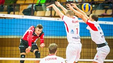 Momentka z odvety 3. kola Poháru CEV mezi Českými Budějovicemi (červená) a... Momentka z odvety 3. kola Poháru CEV mezi Českými Budějovicemi (červená) a...