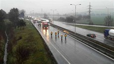 Na dálnici D1 došlo po třetí odpoledne k nehodě tří kamionů a osobního auta.... Na dálnici D1 došlo po třetí odpoledne k nehodě tří kamionů a osobního auta....