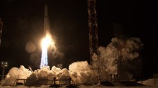 Start rakety Zenit-2SB s první angolskou družicí Angosat-1 Start rakety Zenit-2SB s první angolskou družicí Angosat-1