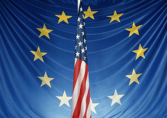 V roce 2038 nás eká komplikovanjí svt s chadnoucími USA a tsnjí EU