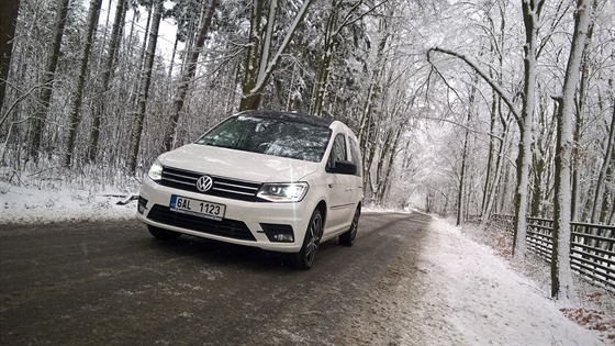 Caddy se prodává i s pohonem vech kol, co se v zim vdycky hodí.