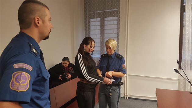 Sedmadvacetileté en z Lotyska hrozí za pokus o vradu a 18 let vzení. (8....