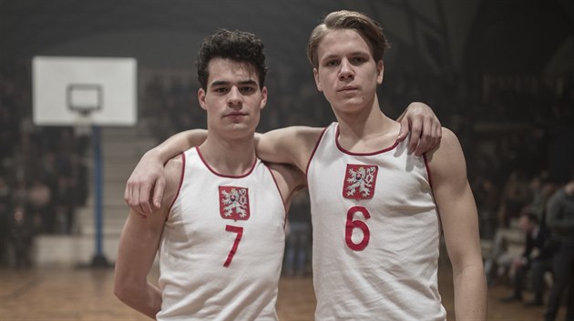 Momentka z natáčení filmu Zlatý podraz v Průmyslovém paláci: Zdeněk Piškula... Momentka z natáčení filmu Zlatý podraz v Průmyslovém paláci: Zdeněk Piškula...