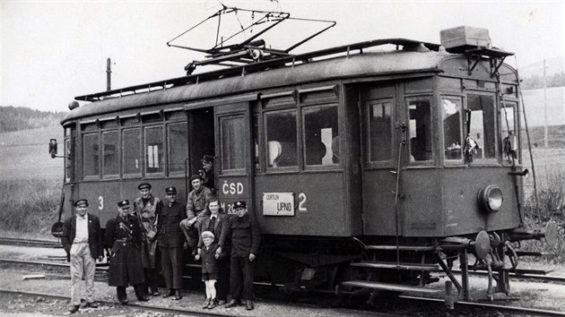 Elektrický vůz M 201.003 z vagonky Ringhoffer. Na Lipence sloužil ještě na... Elektrický vůz M 201.003 z vagonky Ringhoffer. Na Lipence sloužil ještě na...