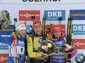 Slovensk biatlonistka Anastasia Kuzminov (uprosted) slav vtzstv ve...