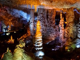 Avalomova jeskyn, snad nejkrsnj prodn kaz v Izraeli, se nachz jen...