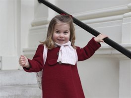 Princezna Charlotte na snímku poízeném v den, kdy la poprvé do kolky...