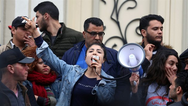 Tunisan vyli do ulic kvli zven cen a dan. (9. ledna 2018)