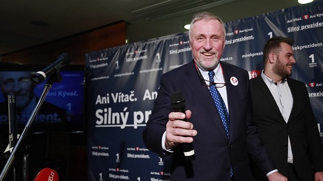Kandidt na prezidenta Mirek Topolnek na tiskov konferenci (3.1.2018).