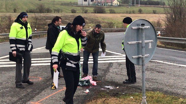 Po dopravn nehod dvou aut jeden z astnk srazil druhho idie a z msta ujel. (8.1.2018)