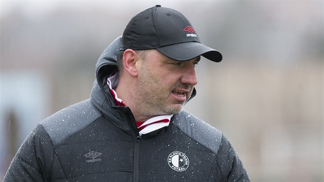 Jindřich Trpišovský vede trénink fotbalové Slavie.