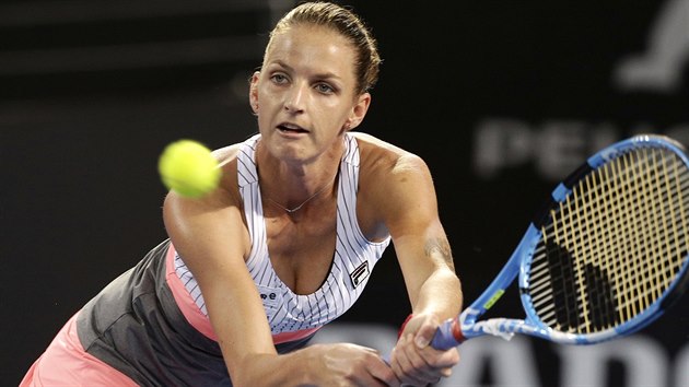 Česká tenistka Karolína Plíšková bojuje na turnaji v Brisbane.