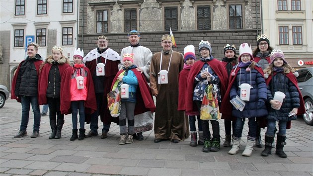 Do Tkrlov sbrky v Plzni se osobn zapojili primtor, hejtman a biskup. (8. 1. 2018)