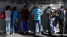 Venezuelská vláda nařídila snížit ceny některých druhů potravin, v Caracasu se... Venezuelská vláda nařídila snížit ceny některých druhů potravin, v Caracasu se...