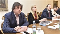 Sněmovní mandátový a imunitní výbor pokračuje v projednávání žádosti o vydání... Sněmovní mandátový a imunitní výbor pokračuje v projednávání žádosti o vydání...