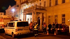 V bývalém mariánskolázeňském hotelu Kavkaz se zřítila část stropu. V bývalém mariánskolázeňském hotelu Kavkaz se zřítila část stropu.
