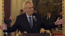 Prezident Miloš Zeman předal Fondu ohrožených dětí dva a půl milion korun Prezident Miloš Zeman předal Fondu ohrožených dětí dva a půl milion korun