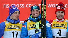 Alexej Poltoranin (uprostřed) z Kazachstánu vyhrál závod v běhu na lyžích na 15... Alexej Poltoranin (uprostřed) z Kazachstánu vyhrál závod v běhu na lyžích na 15...