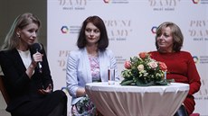 Michaela Hořejší Horáčková, Monika Hilšerová a Klára Fischerová při debatě... Michaela Hořejší Horáčková, Monika Hilšerová a Klára Fischerová při debatě...