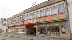 Perla byla svého času údajně třetí největší prodejnou v tehdejším Jihočeském... Perla byla svého času údajně třetí největší prodejnou v tehdejším Jihočeském...