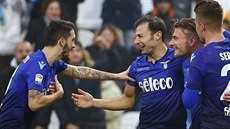 Ciro Immobile (druhý zprava) z Lazia Řím se raduje se spoluhráči z jednoho ze... Ciro Immobile (druhý zprava) z Lazia Řím se raduje se spoluhráči z jednoho ze...