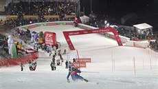 Mikaela Shiffrinová míří pro vítězství ve slalomu Světového poháru v Záhřebu. Mikaela Shiffrinová míří pro vítězství ve slalomu Světového poháru v Záhřebu.