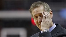 Jeff Hornacek je nespokojený s hrou New York Knicks. Jeff Hornacek je nespokojený s hrou New York Knicks.