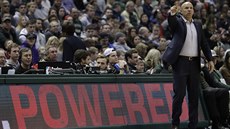 Jason Kidd koučuje hráče Milwaukee Bucks. Jason Kidd koučuje hráče Milwaukee Bucks.