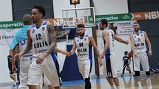 Lee Skinner (12) vede basketbalisty Kolína v duelu s Ostravou. Lee Skinner (12) vede basketbalisty Kolína v duelu s Ostravou.