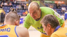 Stanislav Zuzák z Jindřichova Hradce hovoří ke svým spoluhráčům. Stanislav Zuzák z Jindřichova Hradce hovoří ke svým spoluhráčům.