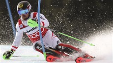 Rakouský lyžař Marcel Hirscher na trati slalomu v Adelbodenu Rakouský lyžař Marcel Hirscher na trati slalomu v Adelbodenu