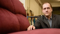 Martin Lukáš založil firmu Lumco v roce 2004. Vyrábí originální sedací soupravy... Martin Lukáš založil firmu Lumco v roce 2004. Vyrábí originální sedací soupravy...