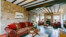 Větrný mlýn v anglickém hrabství Derbyshire je předělaný na útulný rodinný dům. Větrný mlýn v anglickém hrabství Derbyshire je předělaný na útulný rodinný dům.