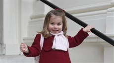 Princezna Charlotte na snímku pořízeném v den, kdy šla poprvé do školky... Princezna Charlotte na snímku pořízeném v den, kdy šla poprvé do školky...