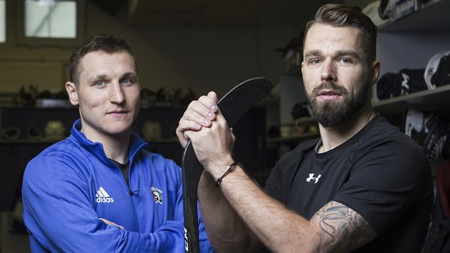 Útočníci Milan Gulaš (vpravo) a Tomáš Mertl vládnou extraligovým statistikám a... Útočníci Milan Gulaš (vpravo) a Tomáš Mertl vládnou extraligovým statistikám a...