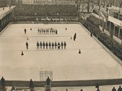 Pohled na zimní stadion tvanice pi mistrovství svta v hokeji v roce 1938....