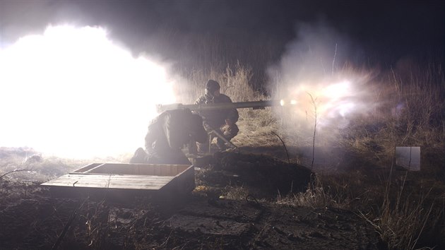 Ukrajinsk jednotky pl po pozicch separatist v Donbasu. (11. ledna 2018)